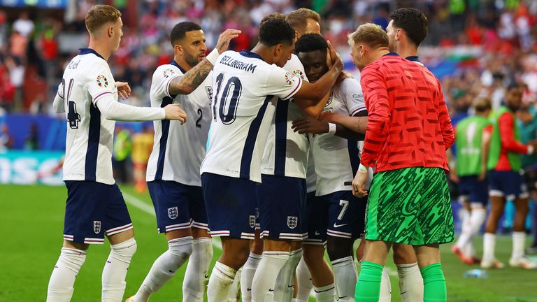 England x Switzerland - Dusseldorf Arena, Germany - July 6, 2024 Englishman Bukayo Saka celebrates his first goal with his teammates.  Photo: Reuters