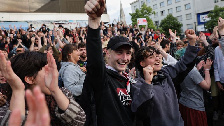 People react after partial results in the second round of the early French parliamentary elections, in Nantes, France, July 7, 2024. REUTERS/Violeta Santos Moura