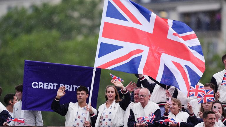 skynews-great-britain-olympics_6640295 أولمبياد باريس 2024: ليدي غاغا وسيلين ديون وزين الدين زيدان يتألقون في حفل افتتاح ممطر |  اخبار العالم