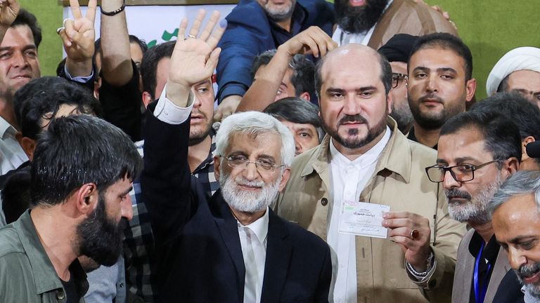 Iranian presidential candidate Saeed Jalili waves at the crowd during the run-off presidential election between him and Masoud Pezeshkian, in Tehran, Iran, July 5, 2024. Majid Asgaripour/WANA (West Asia News Agency) via REUTERS ATTENTION EDITORS - THIS PICTURE WAS PROVIDED BY A THIRD PARTY