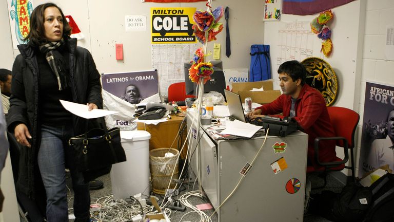 San Francisco District Attorney Kamala Harris spends New Year's Eve at Barack Obama's campaign headquarters to support the candidate, in Des Moines, Iowa, Dec. 31, 2007. (Deanne Fitzmaurice/San Francisco Chronicle via AP)