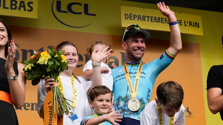Mark Cavendish celebrating with his wife and children. Pic: AP