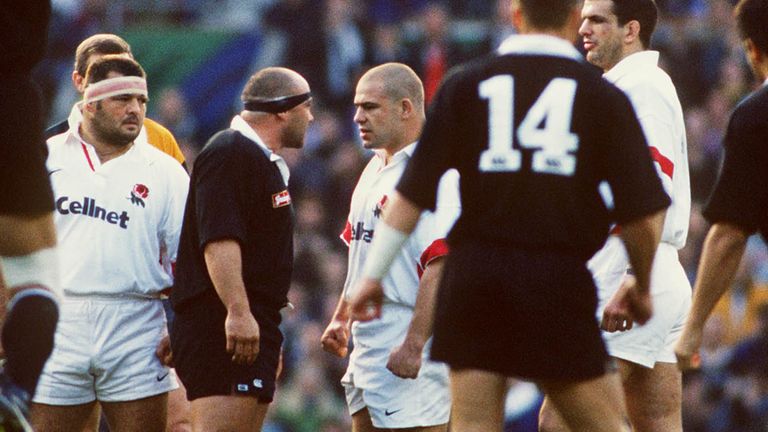 Set
3134218

Image
3134218a

Photographer
Colorsport/Shutterstock

Sport
NORM HEWITT (NZ) SQUARES UP TO HIS OPPOSITE NUMBER RICHARD COCKERILL (ENG) DURING THE HAKA ENGLAND V NEW ZEALAND ALL BLACKS 22/11/1997 England 8 NZ 25

22 Nov 1997