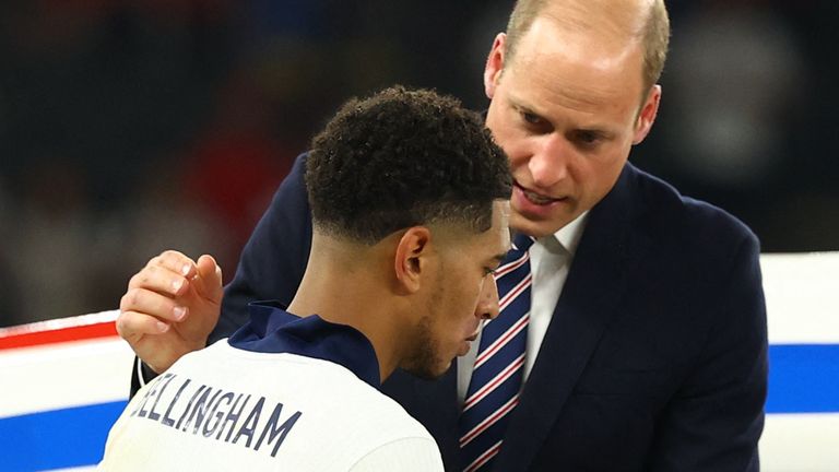 Prince William stands in solidarity with England's Jude Bellingham at the end.  Photo: Reuters