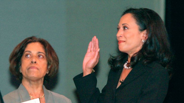 Shyamala Gopalan (left) holds a copy of the Bill of Rights as her daughter Kamala Harris (right) is sworn in as San Francisco district attorney in 2004. Photo: AP