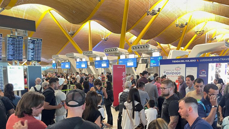 Queues at a Spanish airport after global IT outages