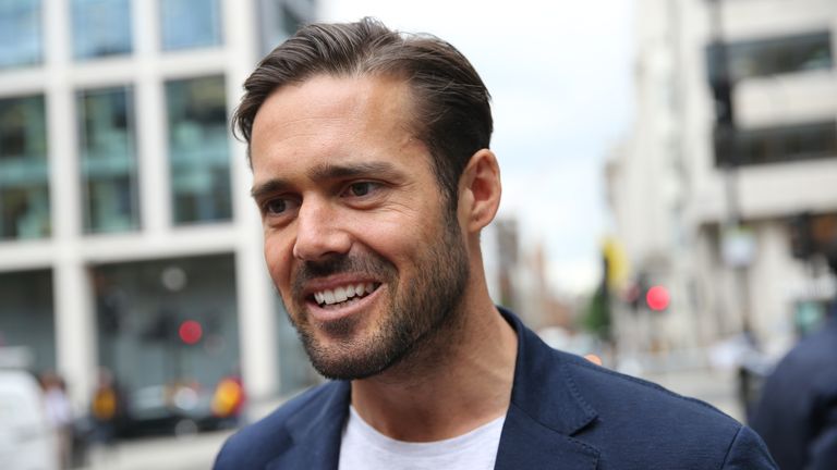 skynews-spencer-matthews-duke-street_6622989 سبنسر ماثيوز يشارك في 30 ماراثونًا في 30 يومًا - كل ذلك عبر الصحراء الحارقة |  اخبار العالم