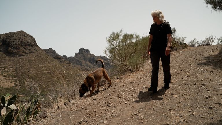 Esther van Neerbos and search dog Flex