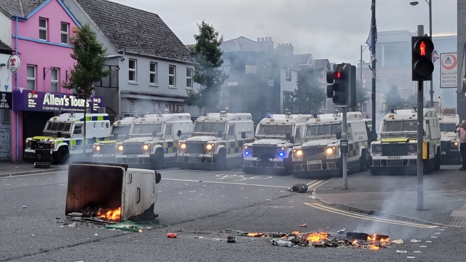 Violent Clashes Erupt in Belfast as Protesters Clash with Police - News Directory 3