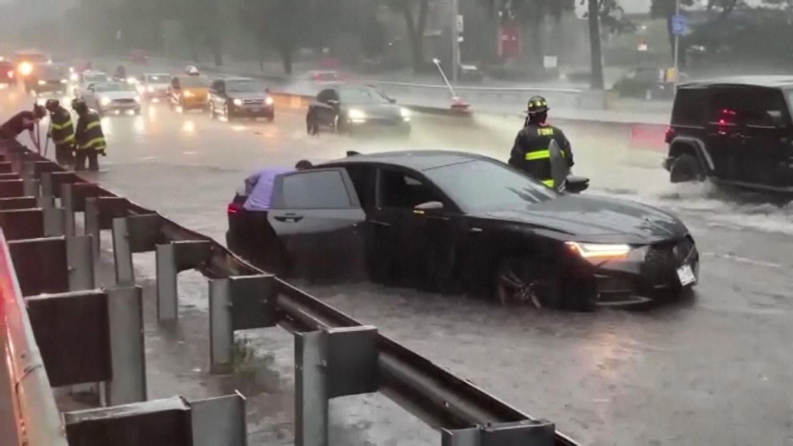 New York: Mass floods cause huge transport delays | News UK Video News