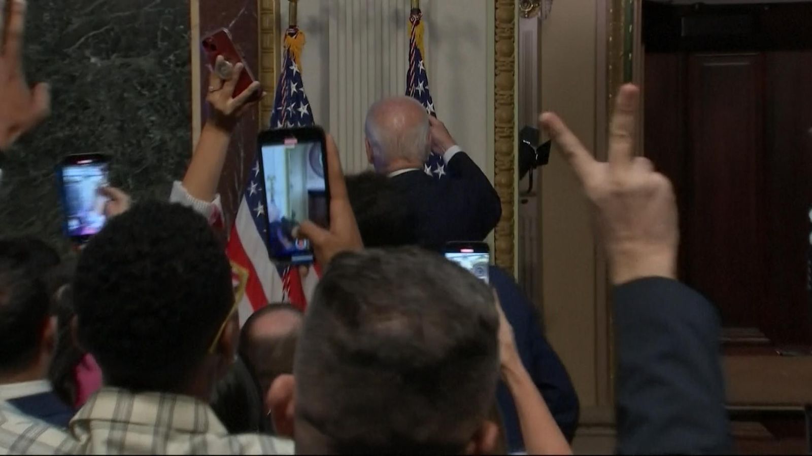 Joe Biden takes selfie with audience at the White House | News UK Video ...