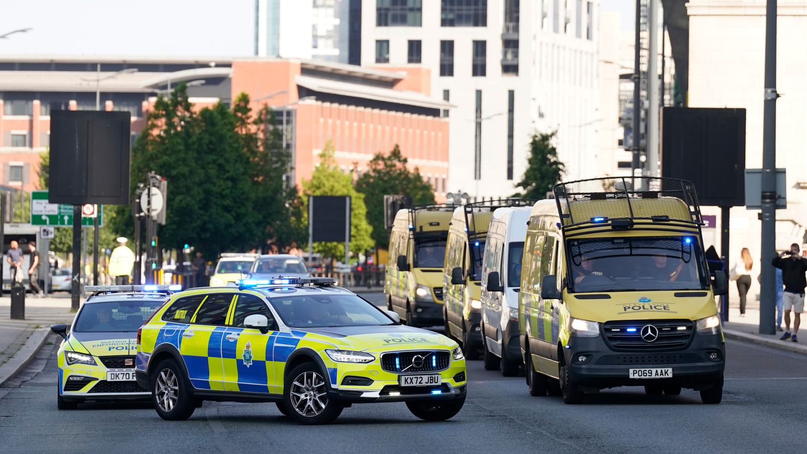 UK riots latest: Second hotel used to house asylum seekers targeted; ...