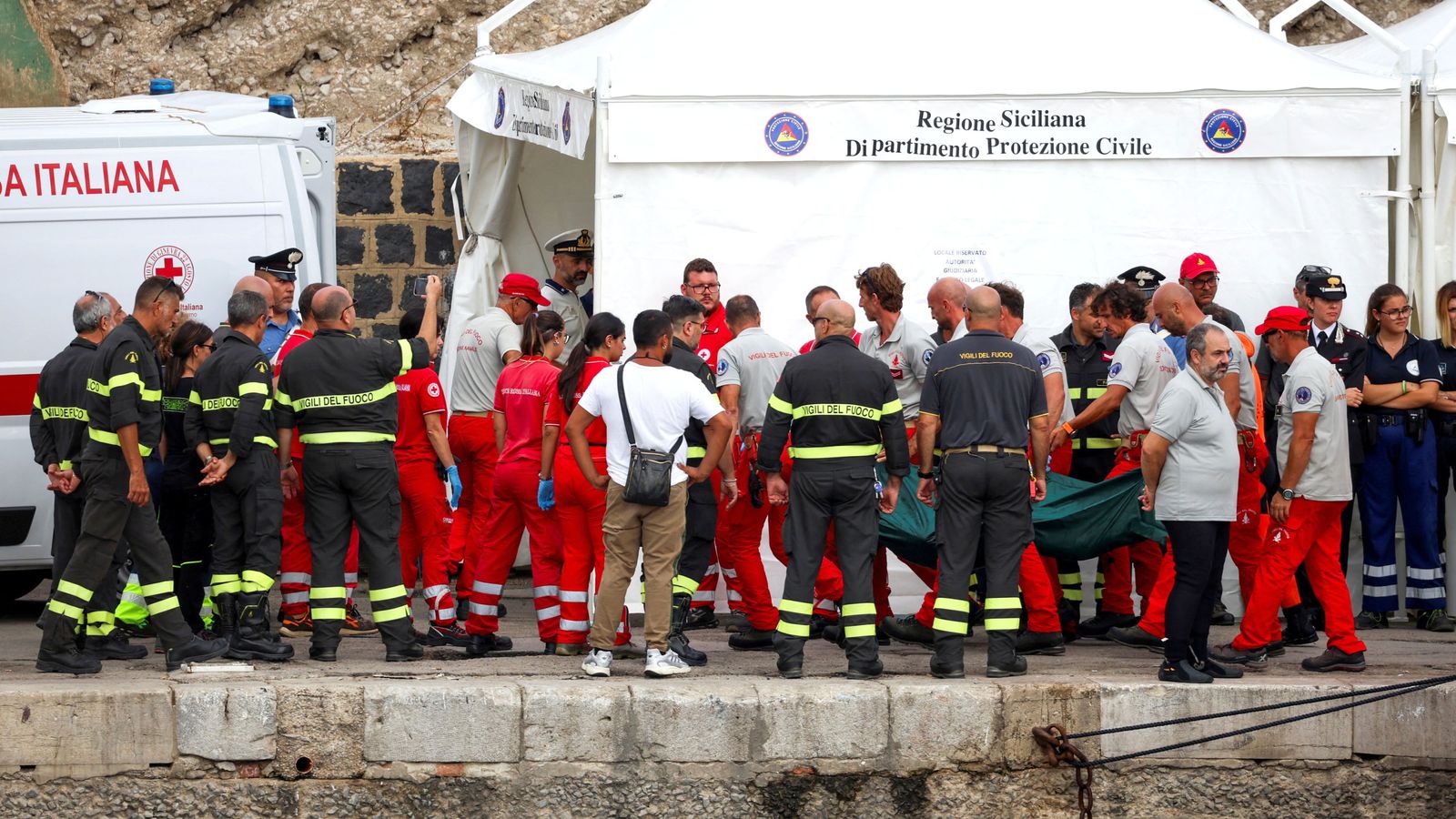 superyacht sinks in italy