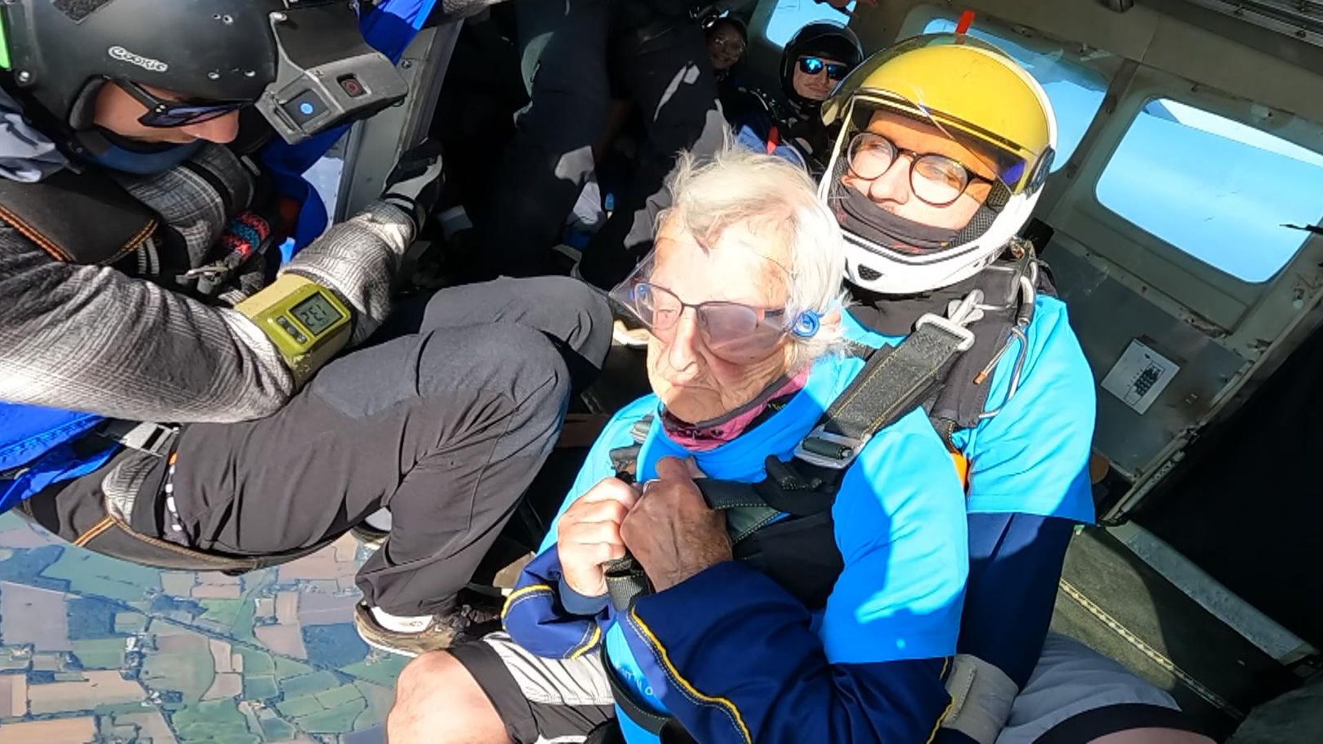 War hero becomes Britain's oldest skydiver