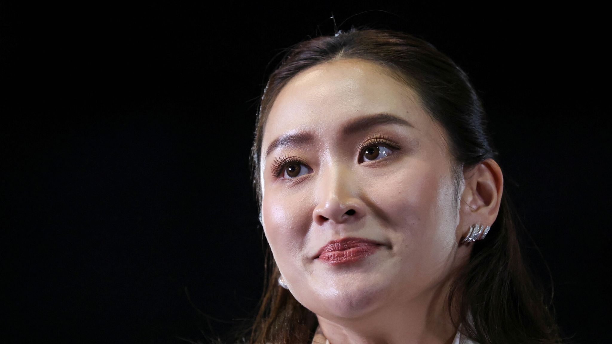 Thailand: Ex-leader's daughter chosen as youngest ever prime