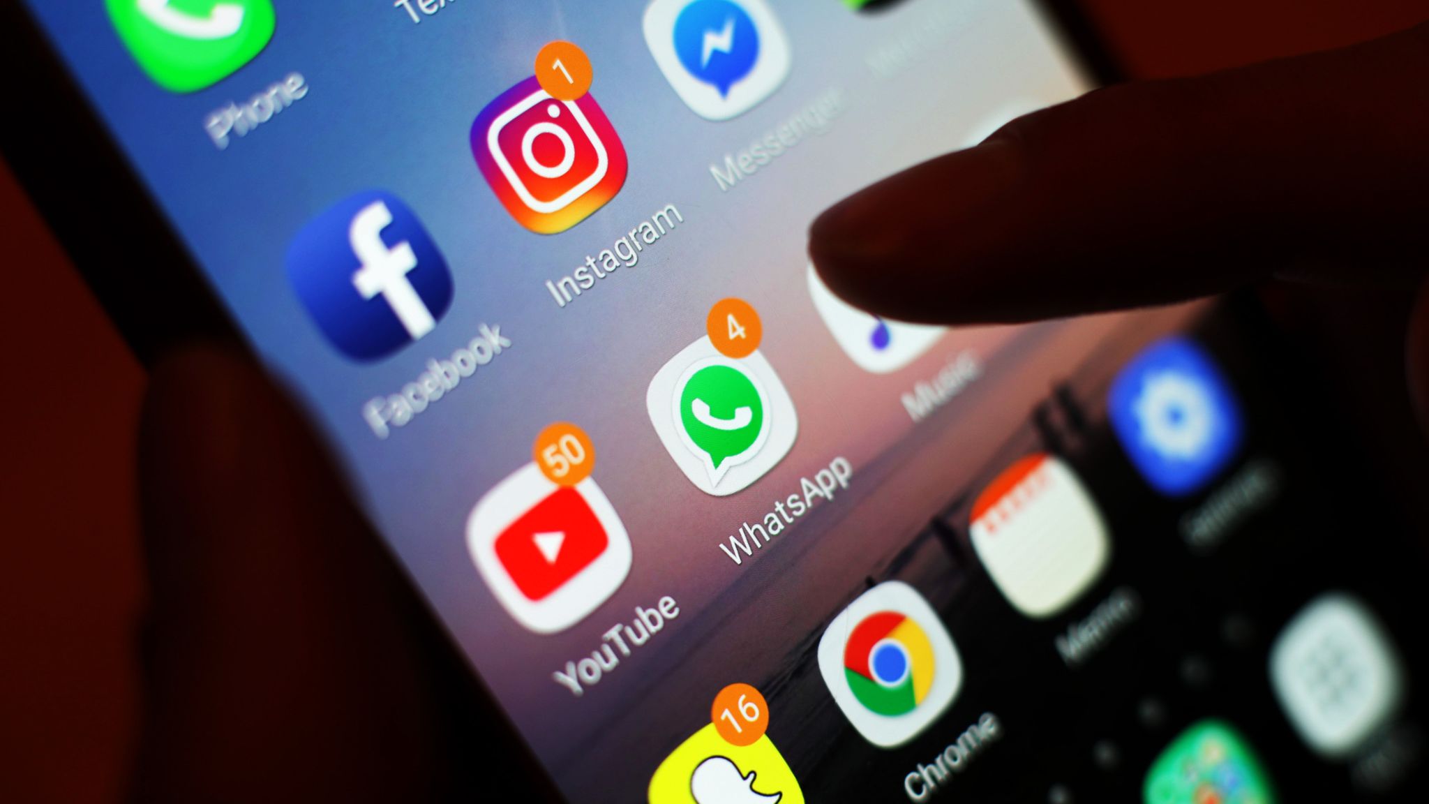 Australia vows to ban social media for children under 16 | Science, Climate & Tech News 