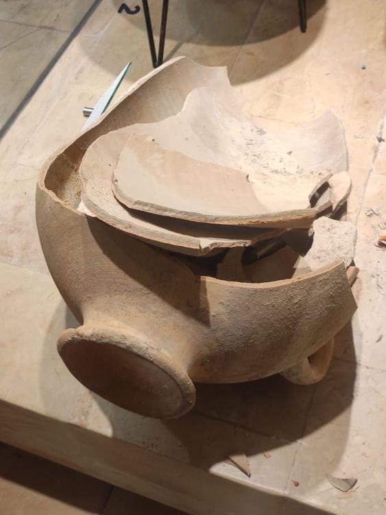 A 5-year-old boy accidentally broke a 3,500-year-old jug in the Hecht Museum at the University of Haifa. credit: Hecht Museum