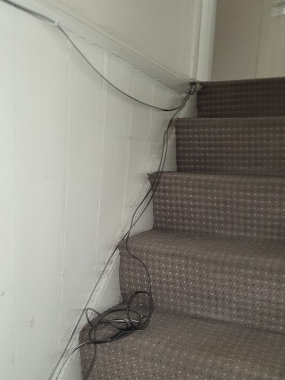 Electrical cables in the flat