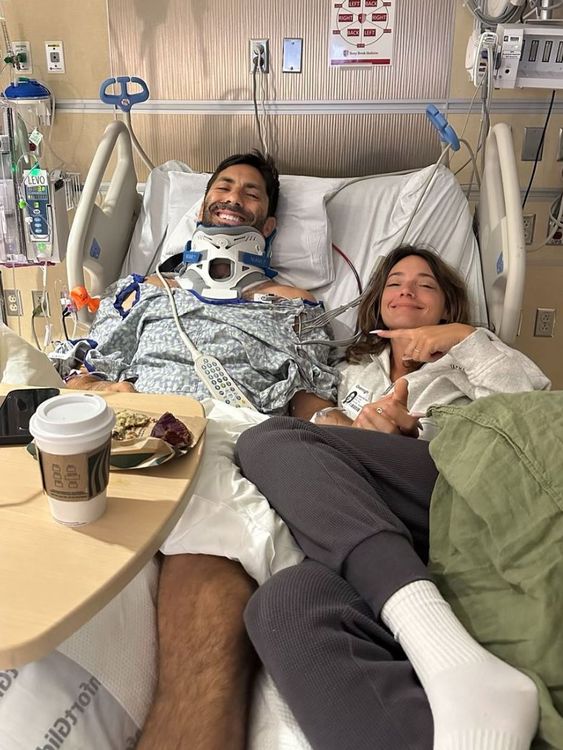 Schulman with wife Laura Perlongo in hospital. Pic: Nev Schulman/Instagram