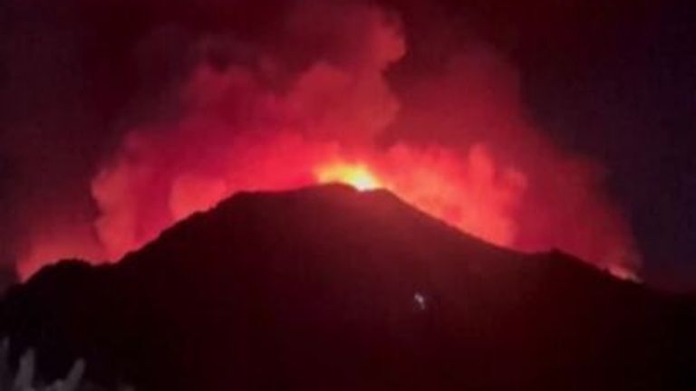 The mayor of the town of Santana filmed the fire reaching the highest mountain on the island Pico Ruivo.