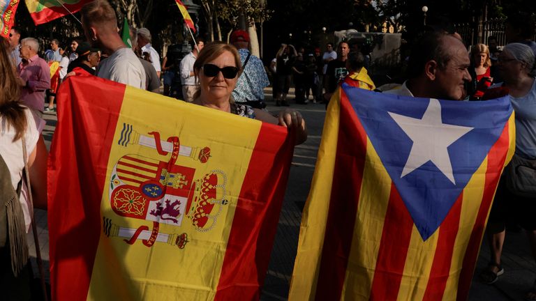 Supporters of Spanish far-right Vox party protest against Catalan separatist leader Carles Puigdemont near the Catalonia Regional Parliament, on the day of the investiture debate of Catalonia to elect a new leader, in Barcelona, Spain, August 8, 2024. REUTERS/Jon Nazca
