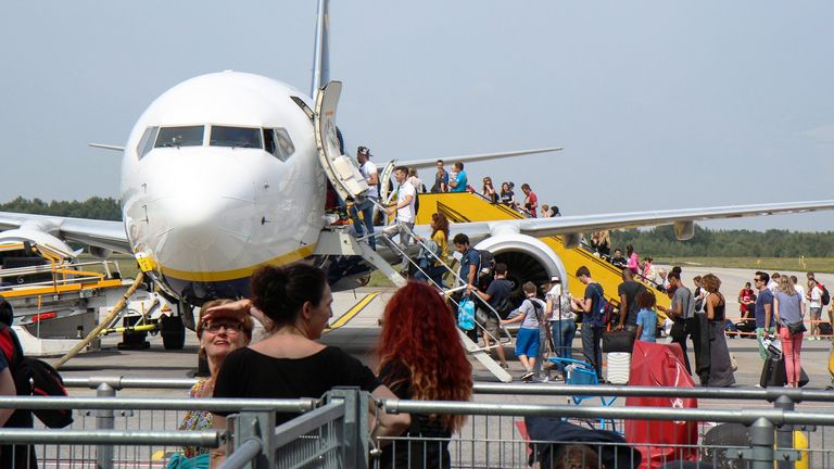 Netherlands: Ryanair operated Boeing 737-8AS at Eindhoven Airport. Photo from 12. August 2015. Photo by: Daniel Kalker/picture-alliance/dpa/AP Images