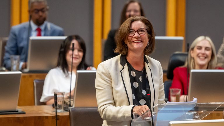 Eluned Morgan podczas sesji, na której została zatwierdzona jako nowy pierwszy minister Walii. Fot.: Comisiwn y Senedd / Senedd Commission 