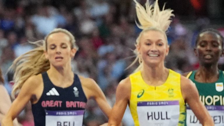 Georgia Bell (L) during the 1500m final in Paris. Pic: Reuters