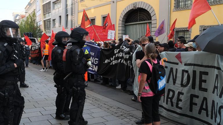 Crowds on the street to protest against the far-right