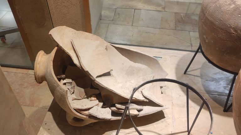 A 5-year-old boy accidentally broke a 3,500-year-old jug in the Hecht Museum at the University of Haifa. credit: Hecht Museum