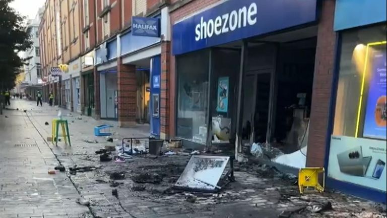 Aftermath of protests in Hull eiqduideiqddinv