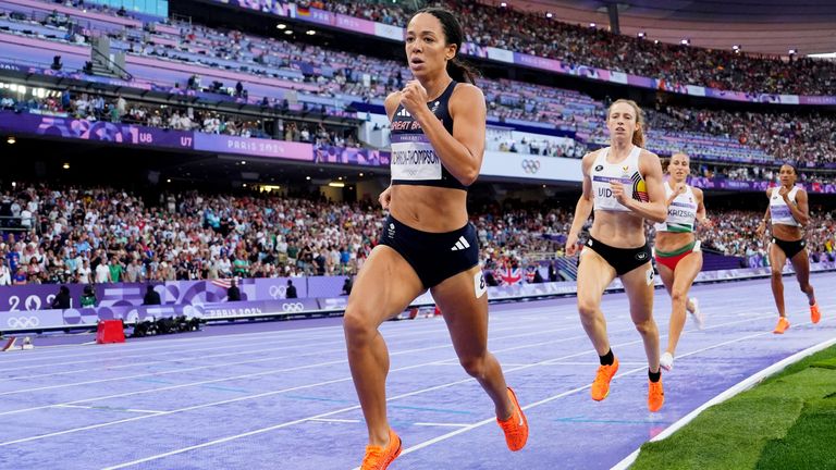 Paris 2024 Olympics - Athletics - Women's Heptathlon 800m - Stade de France, Saint-Denis, France - August 9, 2024. Katarina Johnson-Thompson of Great Britain in action during heat 2 REUTERS/Aleksandra Szmigiel