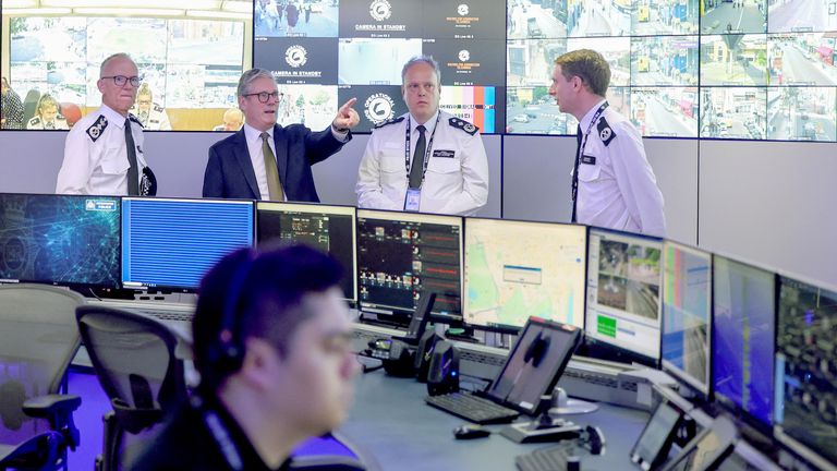 Keir Starmer views CCTV screens with Metropolitan Police Commissioner Mark Rowley, Metropolitan Police Deputy Assistant Commissioner Andy Valentine and Commander Ben Russell as they visit the Engineering Suite in the Metropolitan Police Command and Control Special Operations Room at Lambeth Police Headquarters.
PIc: PA