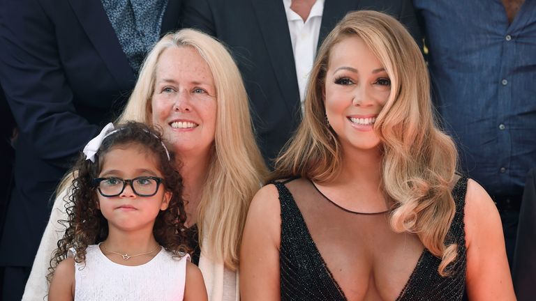 Mariah Carey announces that both her mother and sister