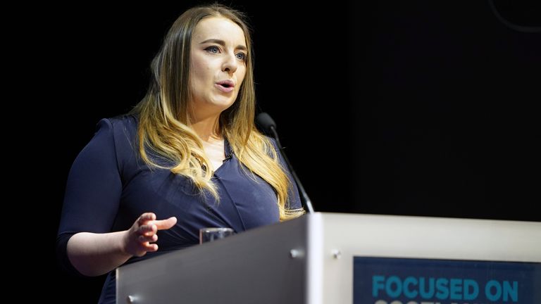 İskoç Muhafazakar Partisi genel başkan yardımcısı Meghan Gallacher MSP'nin İskoç Muhafazakar parti konferansının ikinci gününde yaptığı konuşmanın 29/04/23 tarihli dosya fotoğrafı. Meghan Gallacher, Cuma günü partisinin konferansındaki konuşmasını Birinci Bakan Humza Yousaf'ın SNP'nin Yeşiller ile yaptığı yetki paylaşımı anlaşmasını yırtmasını talep etmek için kullanacak. Yayın tarihi: 1 Mart 2024 Cuma.