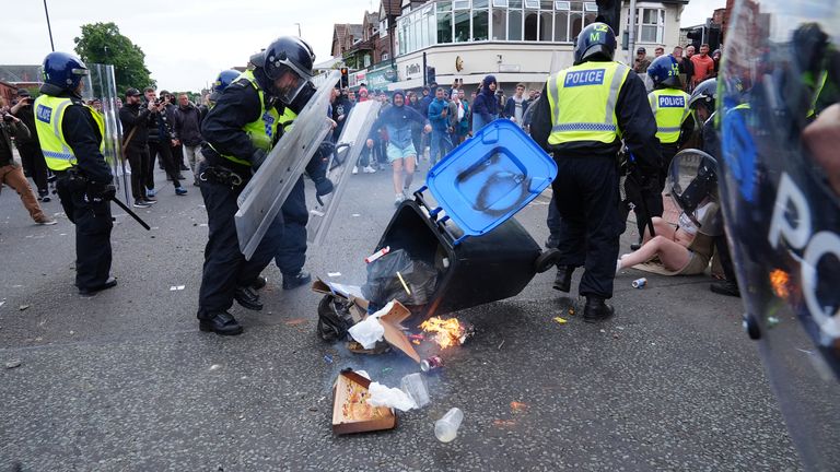 First picture of Lilibet released | News UK Video News | Sky News