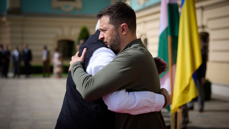  Indian Prime Minister Narendra Modi, left, greeting Ukrainian President Volodymyr Zelenskyy in Kyiv, Ukraine, Friday, Aug. 23, 2024. (Ukrainian Presidential Press Office via AP)