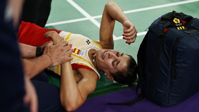 Paris 2024 Olympics - Badminton - Women's Singles Semifinals - Porte de La Chapelle Arena, Paris, France - August 04, 2024. Carolina Marin of Spain reacts to an injury during the match against Bing Jiao He of China. REUTERS/Ann Wang