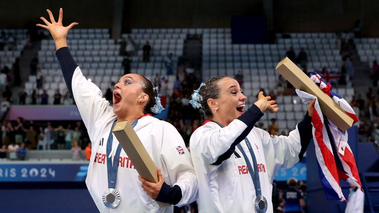 Paris 2024 Olympics - Artistic Swimming - Duet Victory Ceremony - Aquatics Centre, Saint-Denis, France - August 10, 2024. Silver medallists Kate Shortman of Britain and Isabelle Thorpe of Britain celebrate. REUTERS/Maye-E Wong