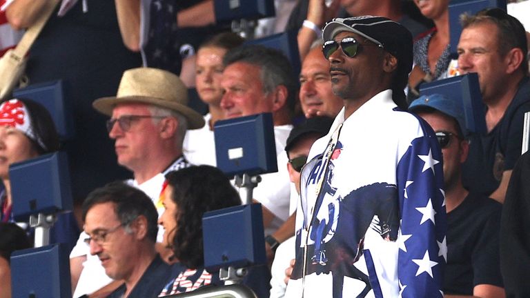 Paris 2024 Olympics - Football - Women's Quarter-final - United States vs Japan - Parc des Princes, Paris, France - August 03, 2024. U.S. rapper Snoop Dogg is seen in the stands. REUTERS/Paul Childs