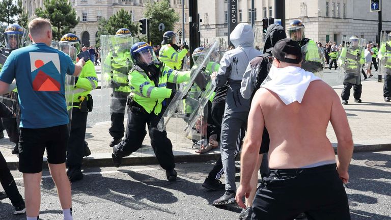 Police officers and demonstrators clash during a protest against illegal immigration, in Liverpool, Britain, August 3, 2024. REUTERS/Belinda Jiao
