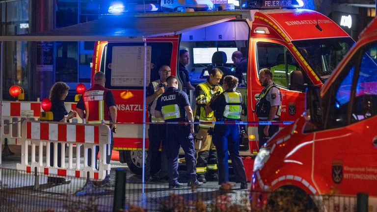 Fatalities in attack at Solingen city festival
24 August 2024, North Rhine-Westphalia, Solingen: The fire department and police are in action in the city center. There were fatalities and injuries in an attack at the city's 650th anniversary celebrations. Photo by: Thomas Banneyer/picture-alliance/dpa/AP Images