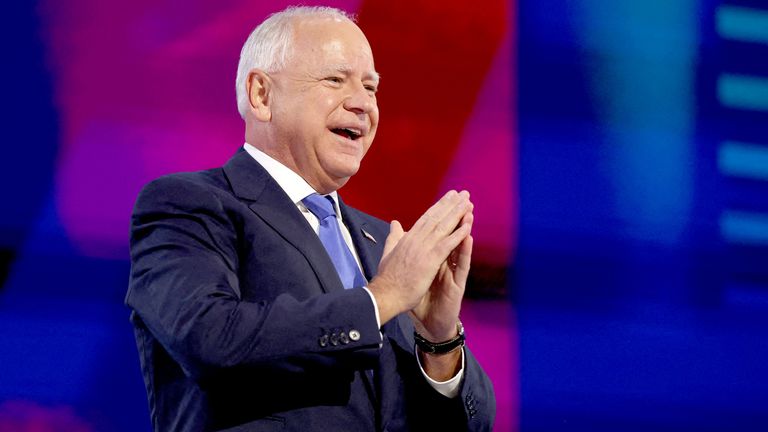 U.S. Democratic vice presidential nominee Minnesota Governor Tim Walz acknowledges applause on Day 3 of the Democratic National Convention (DNC) at the United Center, in Chicago, Illinois, U.S., August 21, 2024. REUTERS/Kevin Wurm