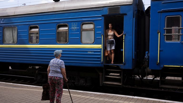 Pokrovsk resident Alexandra bids farewell to her daughter Natalia as she leaves on an evacuation train to flee from Russian troop advances in Pokrovsk, Ukraine, amid Russia's attack on Ukraine, August 22, 2024. REUTERS/Thomas Peter
