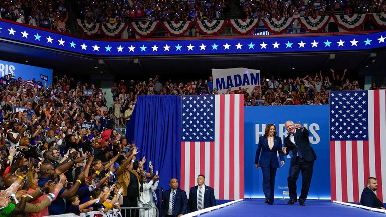 U.S. Vice President and Democratic presidential candidate Kamala Harris holds a campaign rally with her newly chosen vice presidential running mate Minnesota Governor Tim Walz in Philadelphia, Pennsylvania, U.S., August 6, 2024. REUTERS/Elizabeth Frantz
