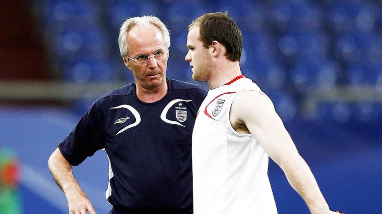 England's Wayne Rooney (R) talks to manager Sven-Goran Eriksson.
Pic: Reuters