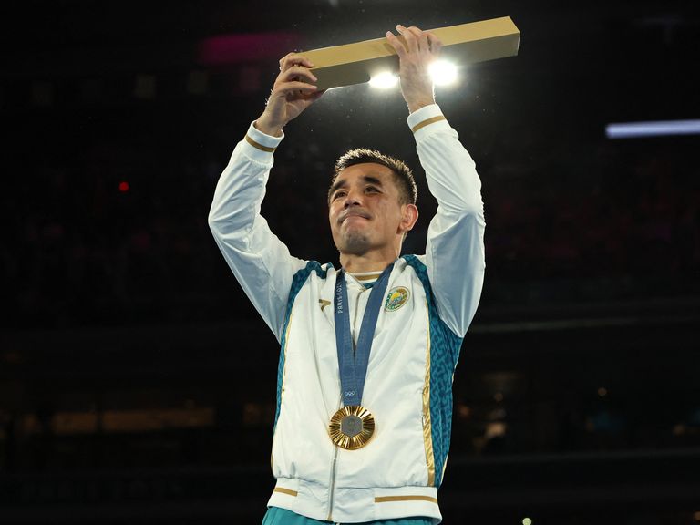 Paris 2024 Olympics - Boxing - Men's 51kg - Victory Ceremony - Roland-Garros Stadium, Paris, France - August 8, 2024. Gold medalist Hasanboy Dusmatov of Uzbekistan celebrates with his medal. REUTERS/Maye-E Wong