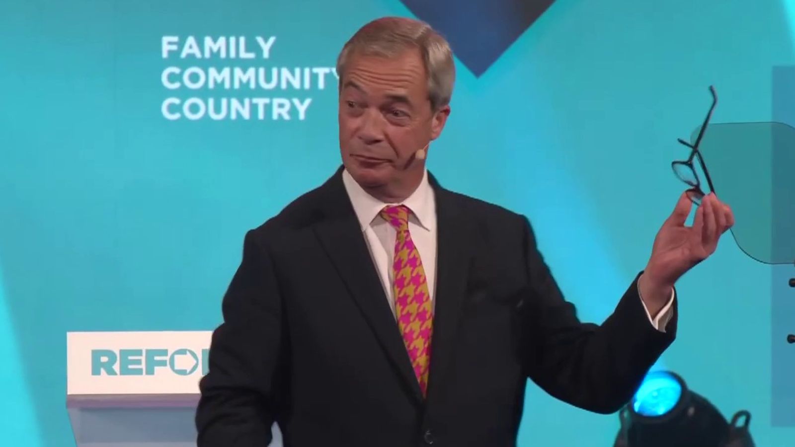 Reform UK conference Farage mocks Starmer & Tories as party eyes 2025