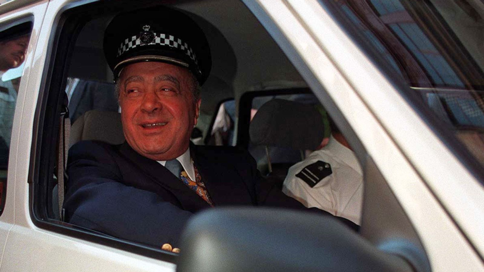 Close relationship between Mohamed al Fayed and police 'felt corrupt', says former detective