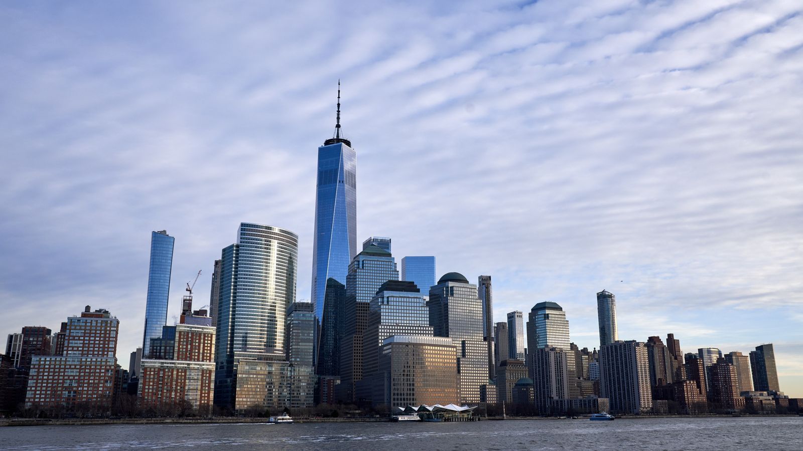 Scottish-Australian athlete Andy Donaldson 'beats record for swimming around Manhattan island'